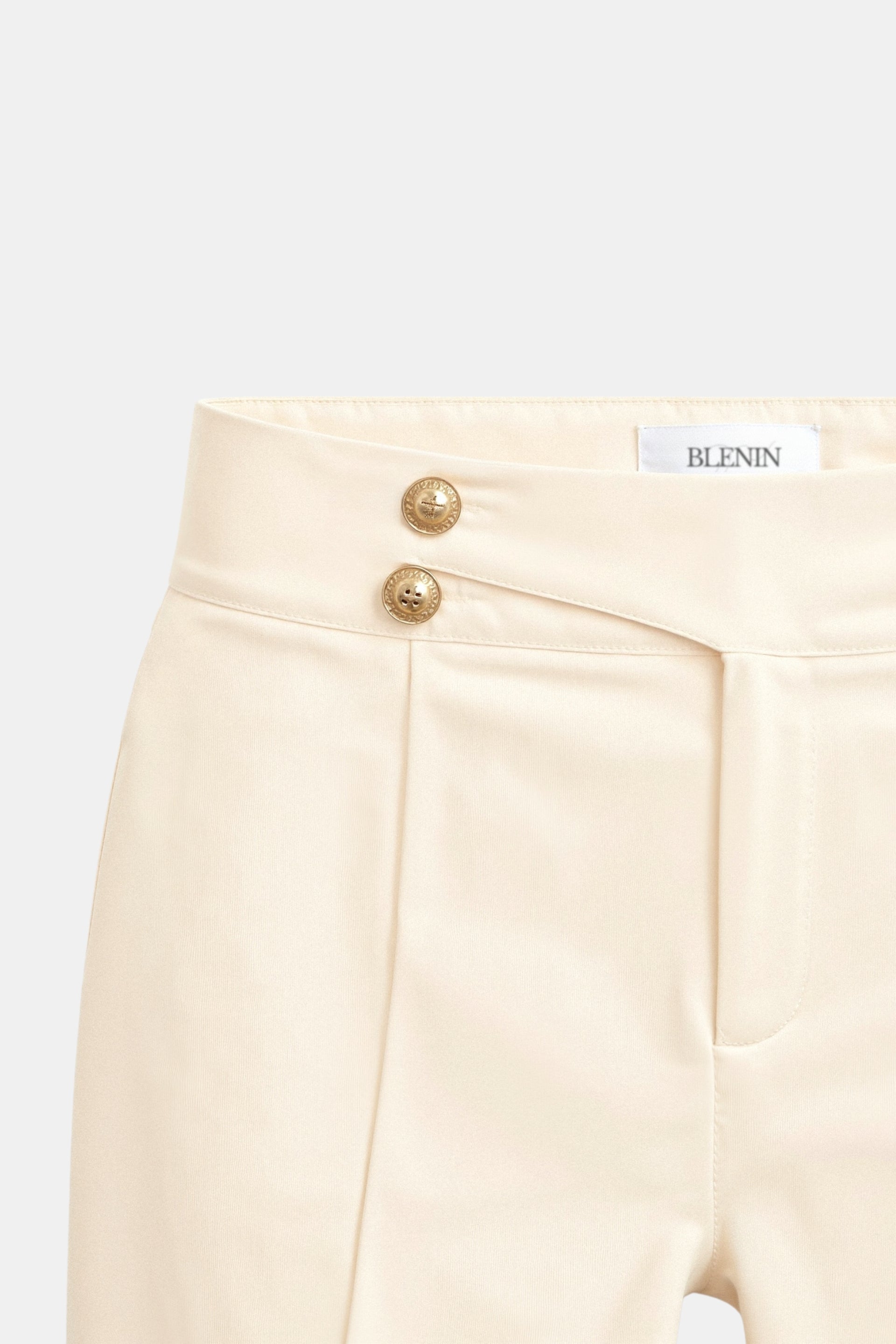 Elegante Rüschenshorts mit Knopfdekoration in Hochbund-Optik für den Sommer