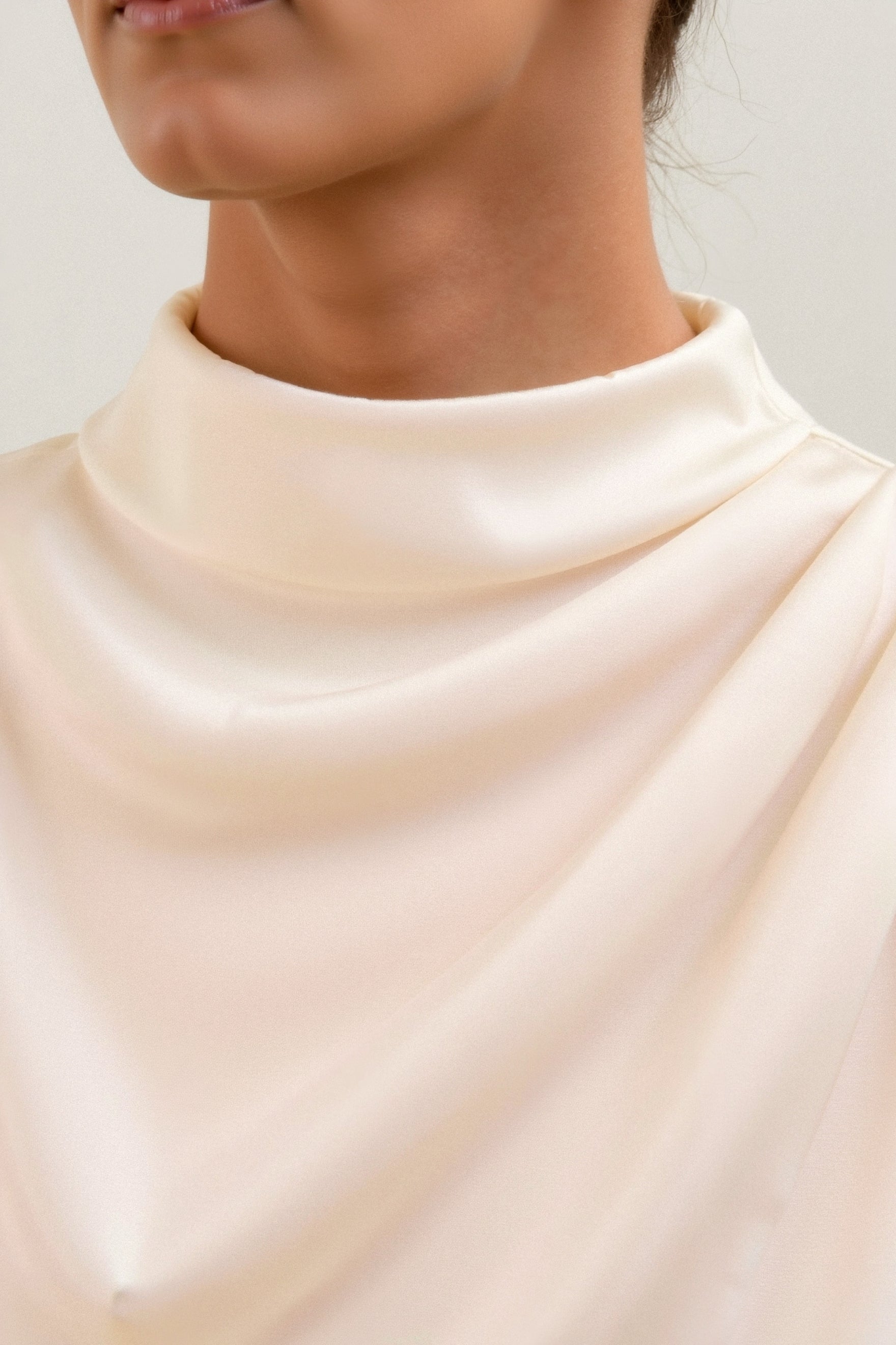 Old Money Plain Premium Solid Pleated Mock Neck Bluse