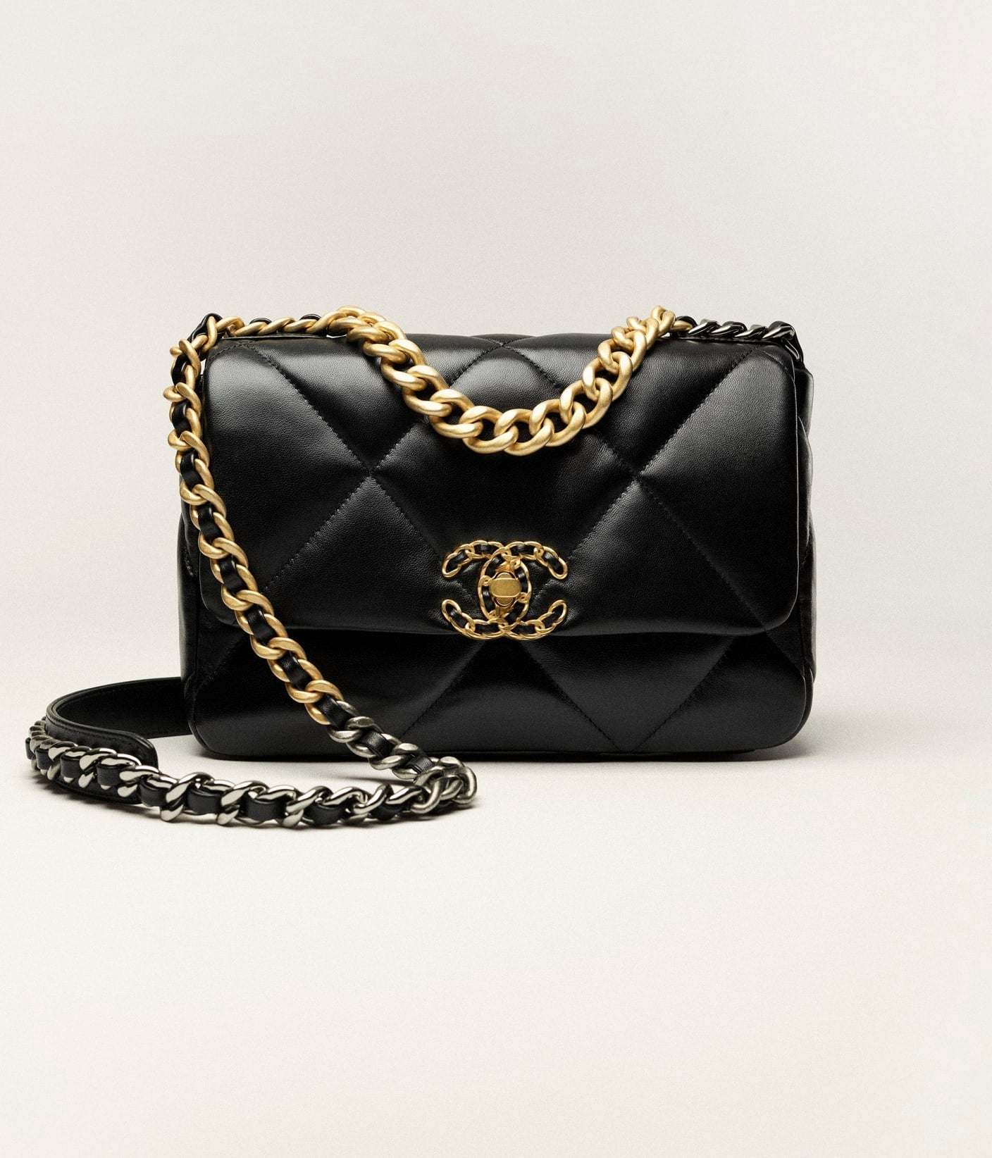 CHANEL 19 BAG