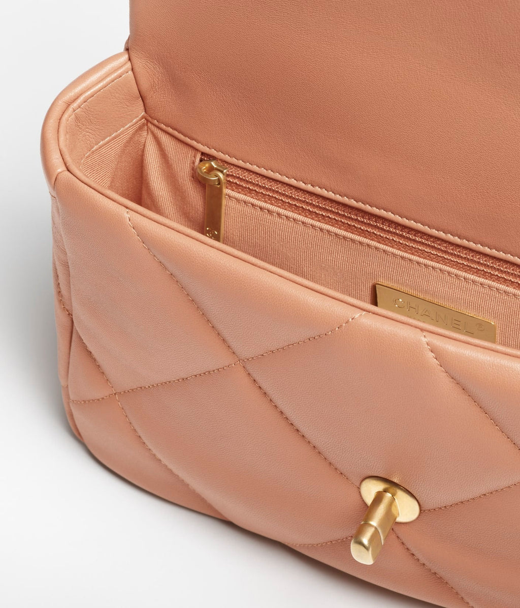 CHANEL 19 BAG