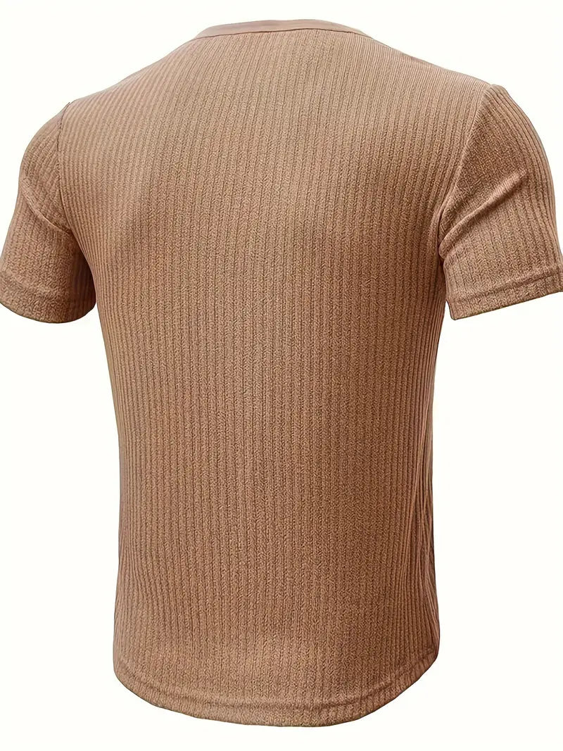 T-Shirt con Motivo Elegante