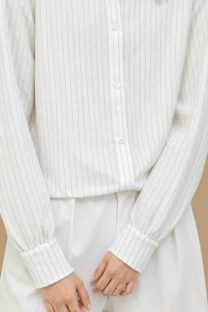 Elegantes Hemd mit gestreiftem Druck und Knöpfen im Old Money Stil