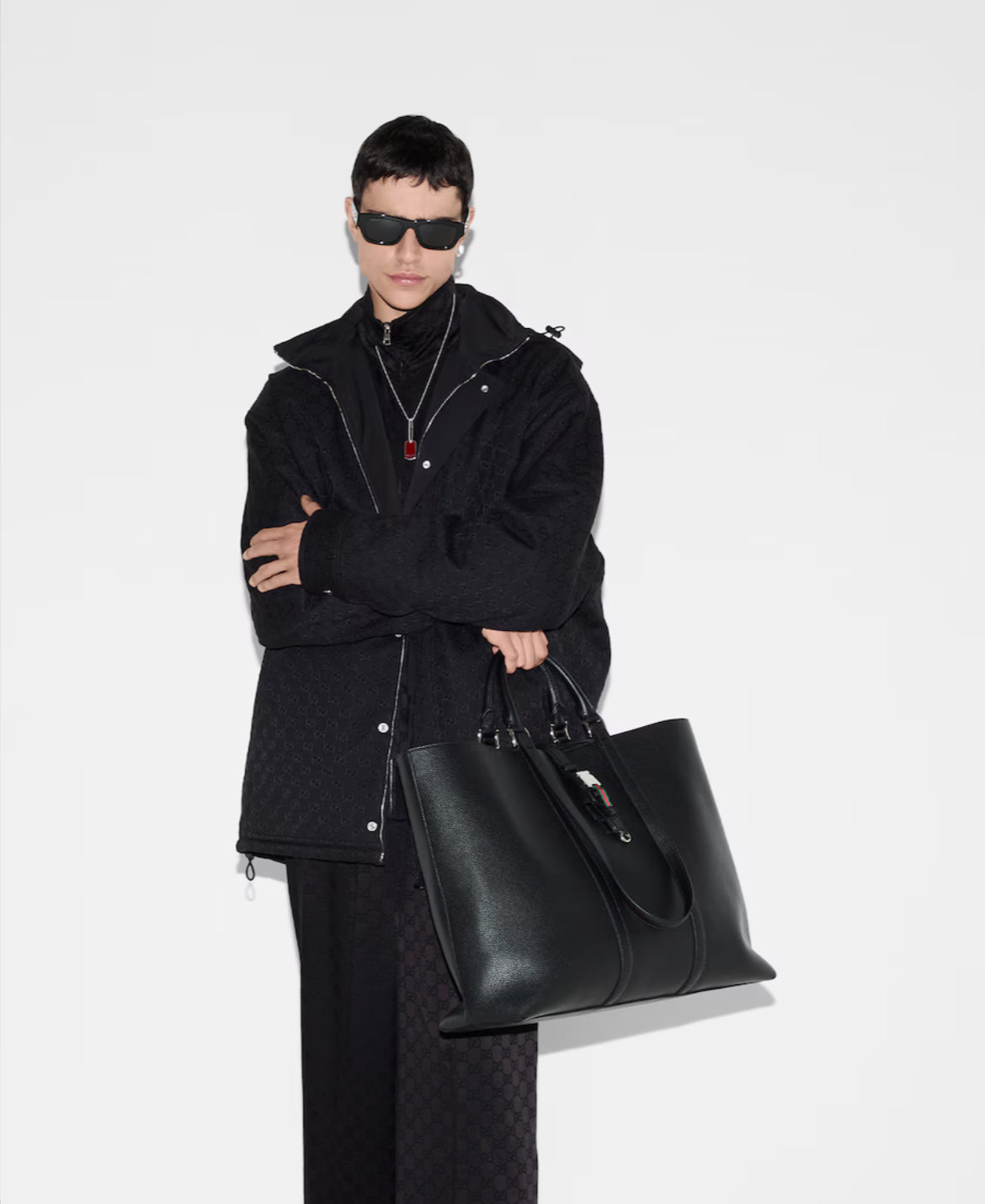 Large format tote bag with webbing