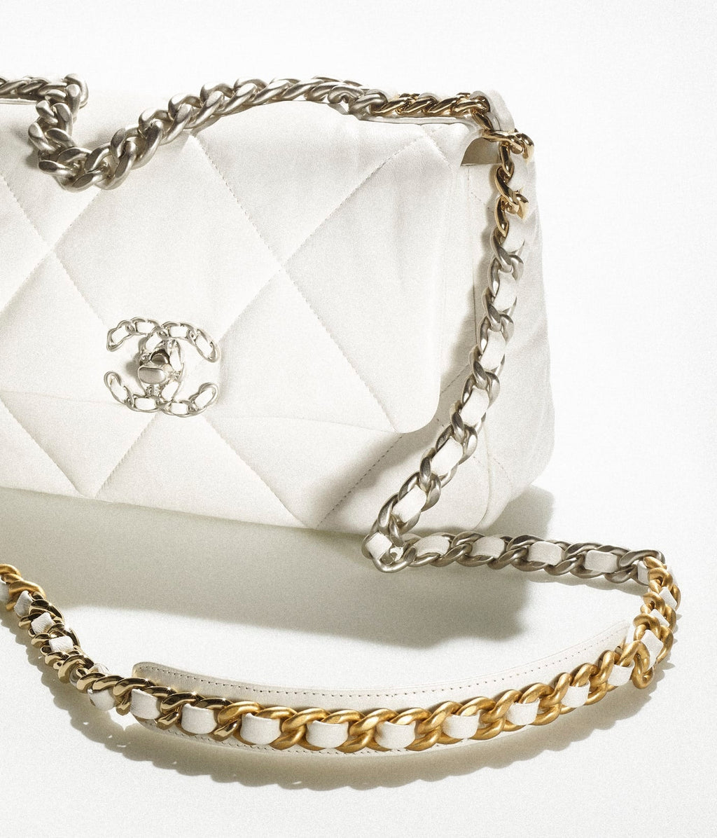 CHANEL 19 BAG