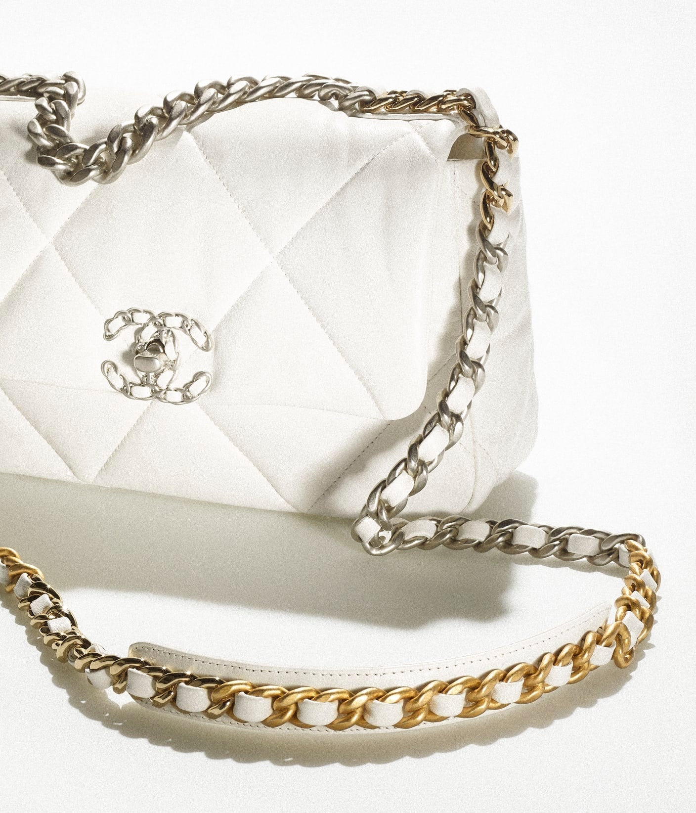 CHANEL 19 BAG