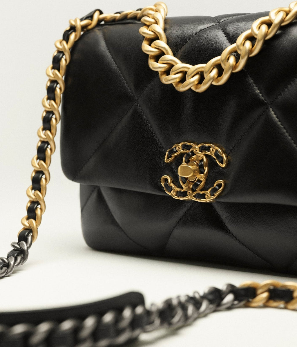 CHANEL 19 BAG