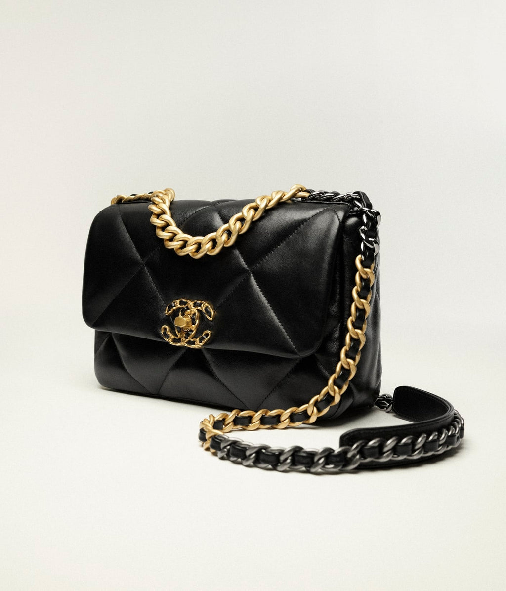 CHANEL 19 BAG