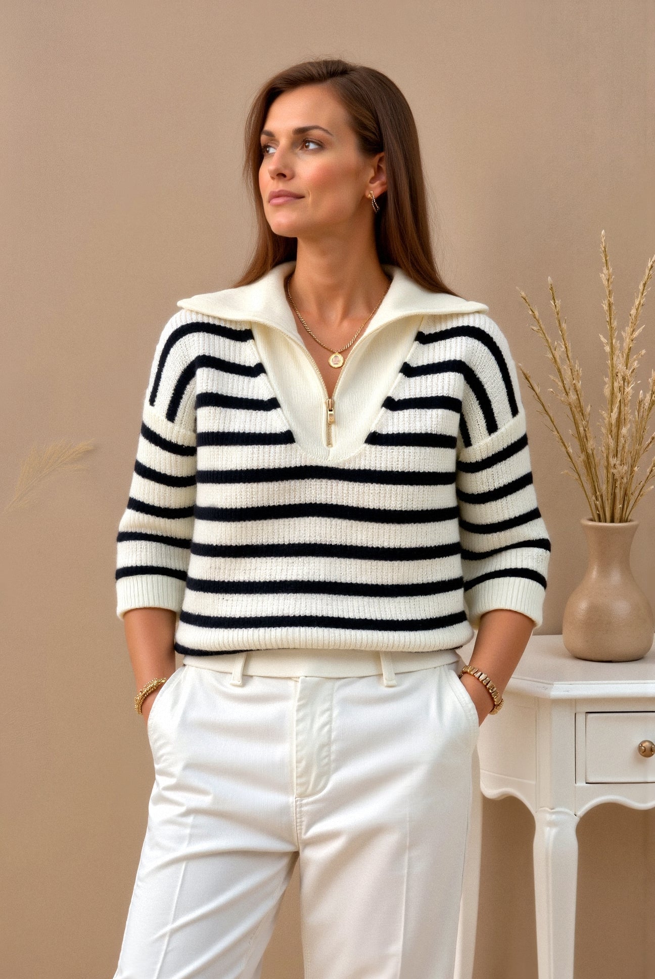 Eleganter schwerer gestreifter Pullover mit Viertel-Reißverschluss und Kragen