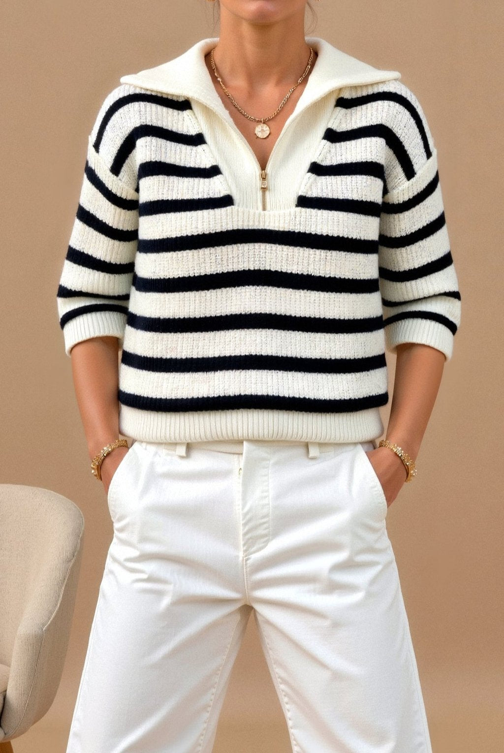 Eleganter schwerer gestreifter Pullover mit Viertel-Reißverschluss und Kragen