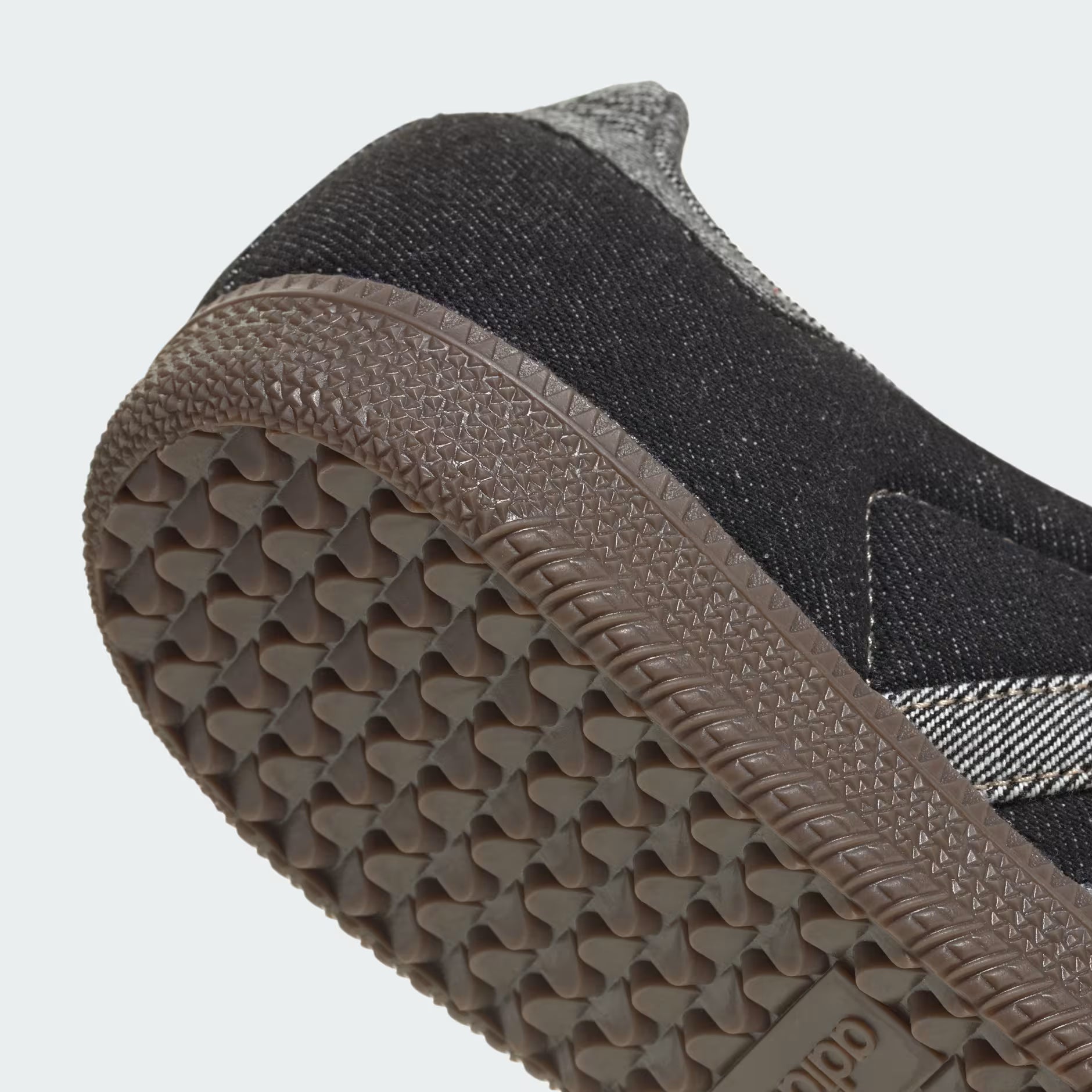 Gazelle Indoor Navy Gum