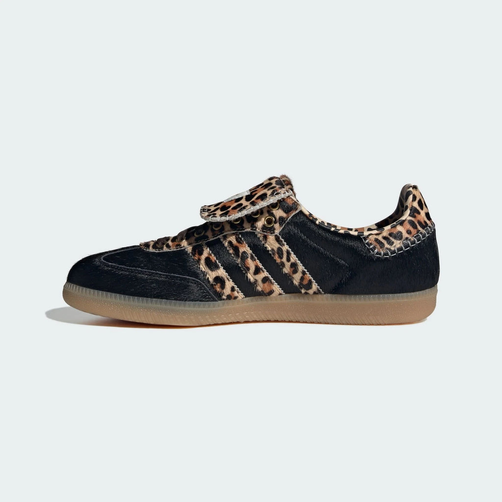 Gazelle Indoor Leopard Black