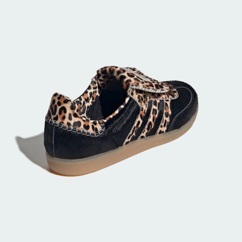 Gazelle Indoor Leopard Black