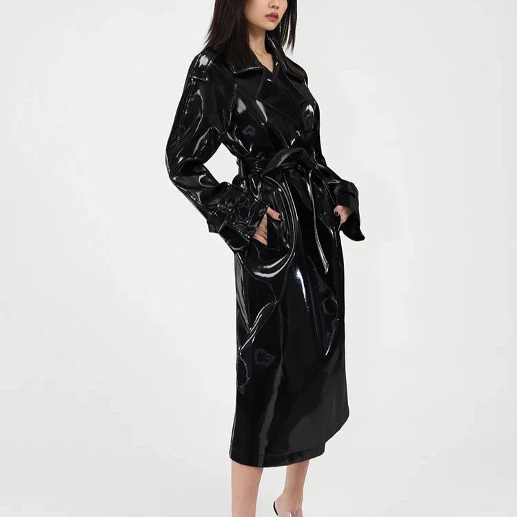 Reflektierender Lackleder-Trenchcoat
