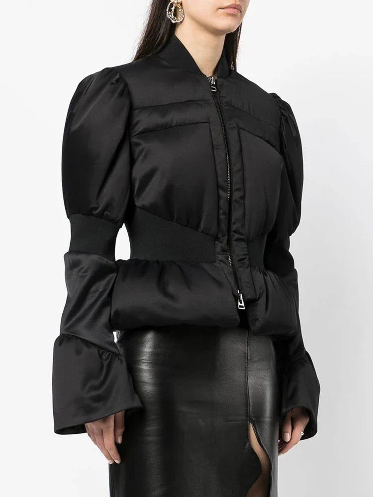 Gepolsterte Satin-Daunen-Peplum-Jacke