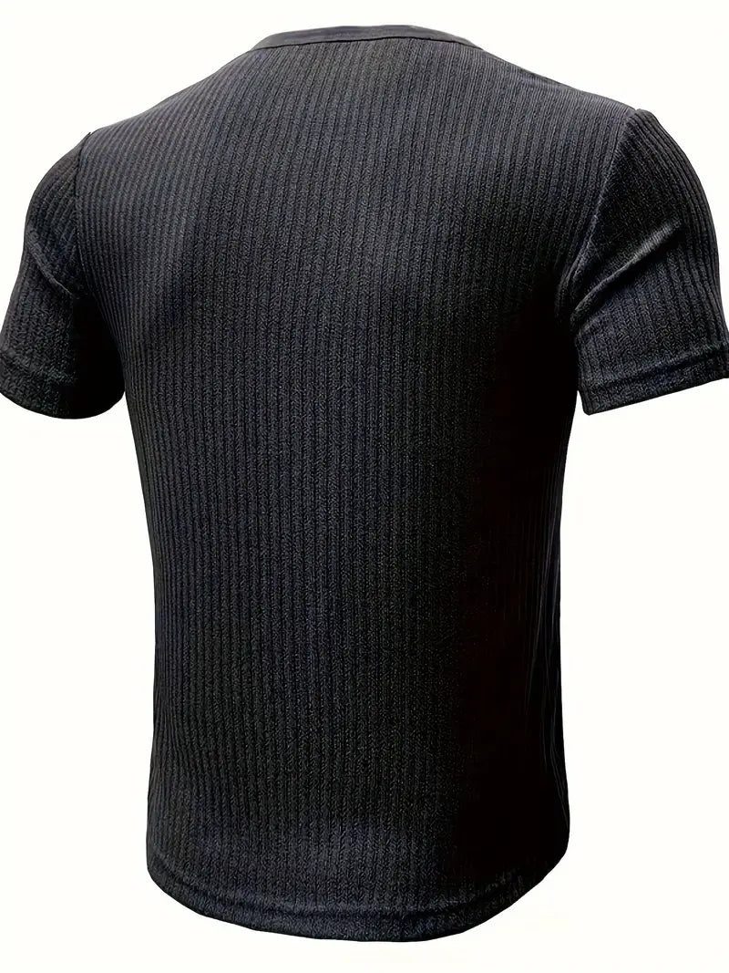 T-Shirt con Motivo Elegante