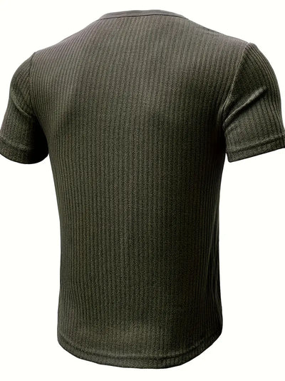 T-Shirt con Motivo Elegante