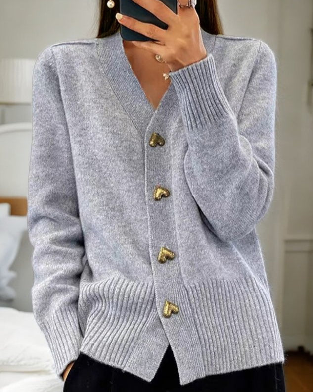 ADELE | Weicher Pullover mit herzförmigen Knöpfen